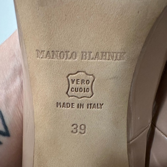 Manolo Blahnik Pointed Toe Heels - Picture 4 of 8